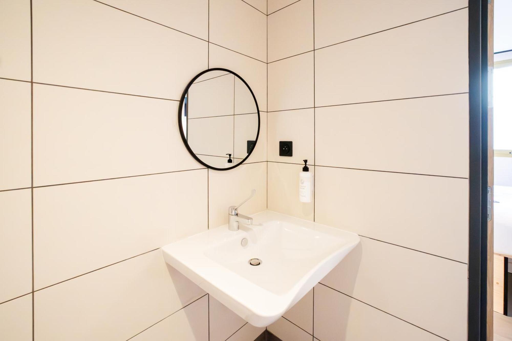 Easyhotel Marseille Euromed Buitenkant foto