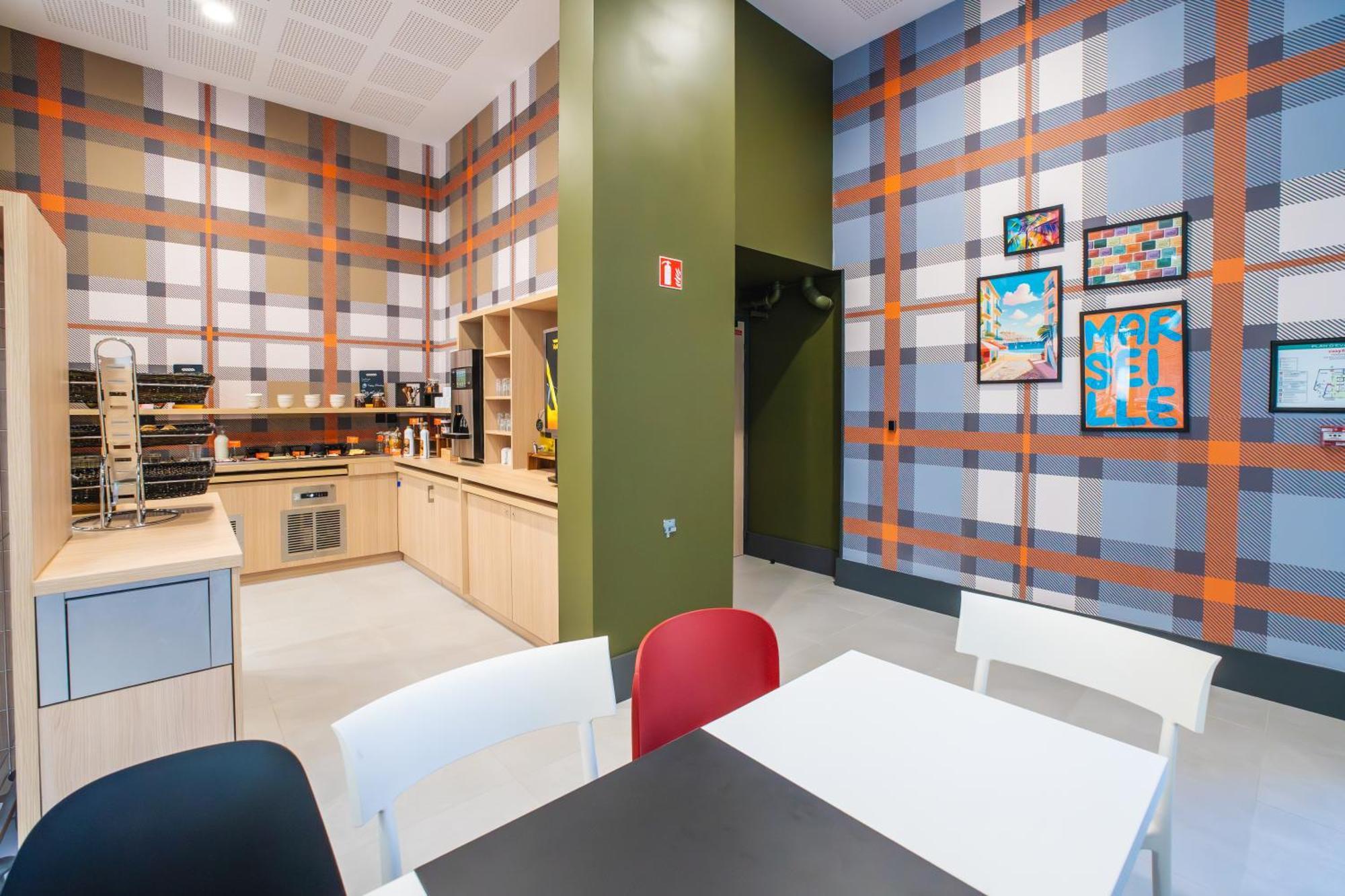 Easyhotel Marseille Euromed Buitenkant foto