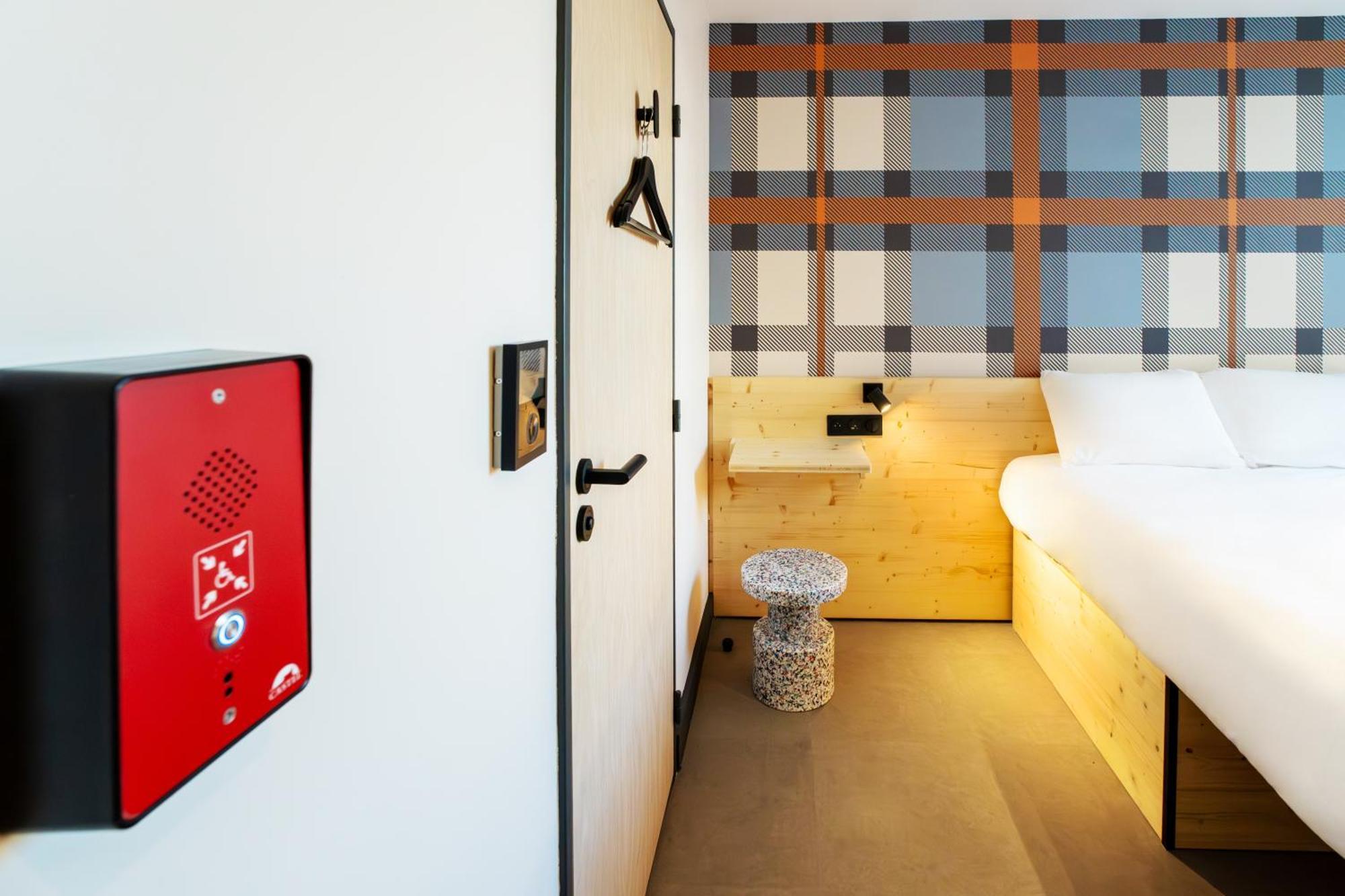 Easyhotel Marseille Euromed Buitenkant foto