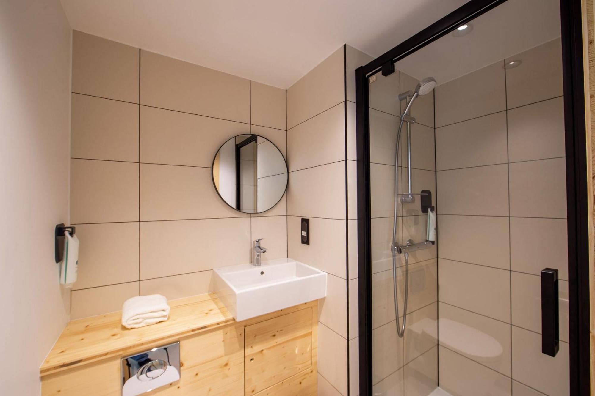Easyhotel Marseille Euromed Buitenkant foto