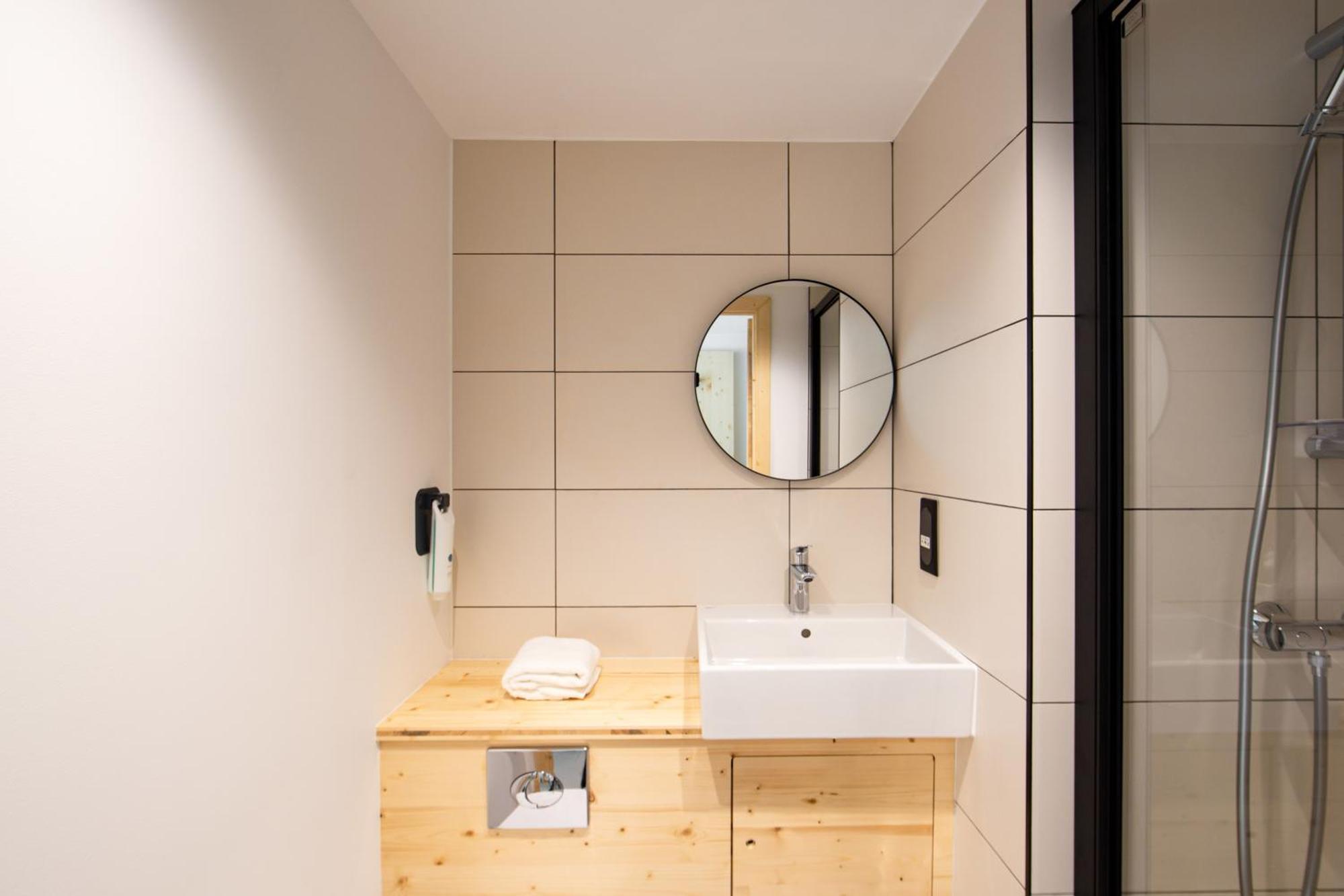 Easyhotel Marseille Euromed Buitenkant foto